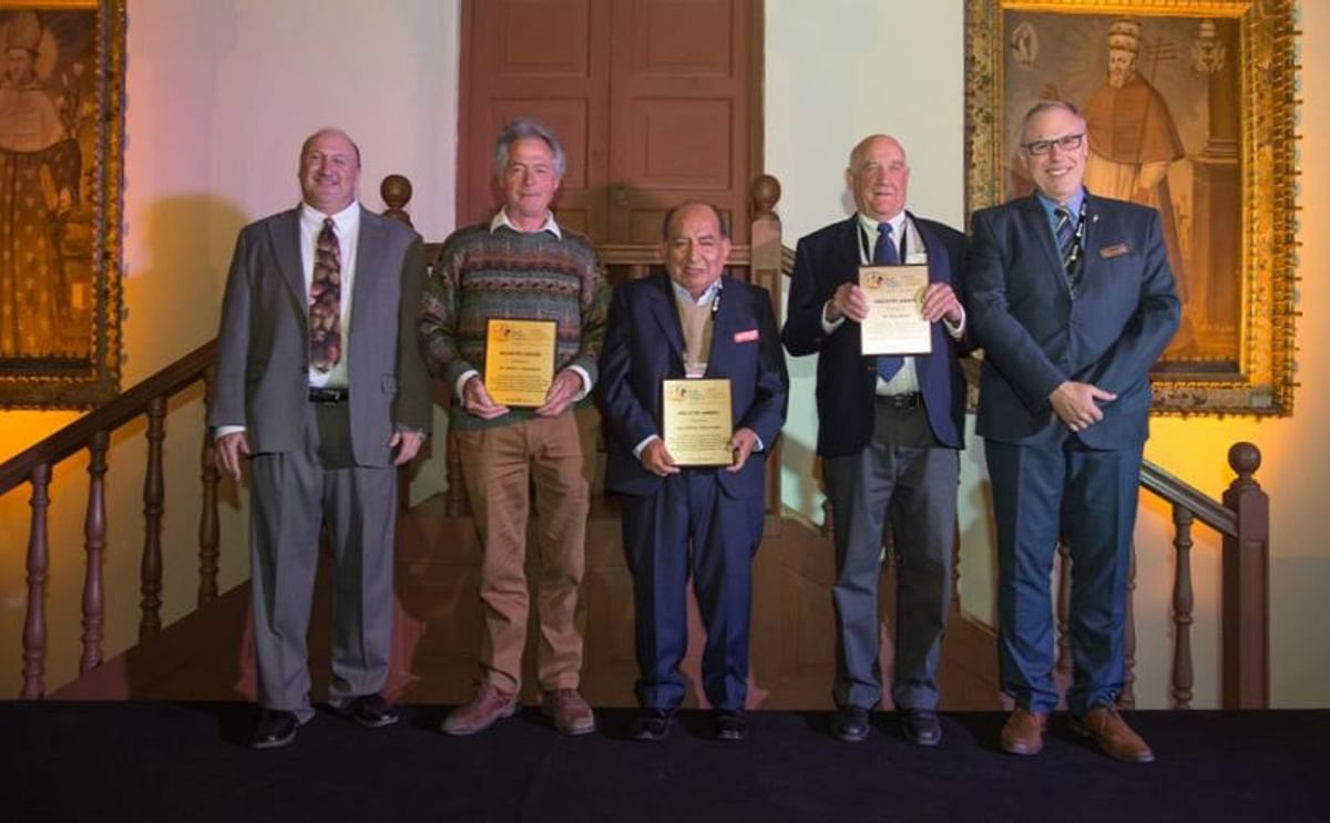 The award ceremony in Cusco, Peru on May 29, 2018 during the 10th World Potato Congress.
Standing from left to right: Tomas Houlihan, Award Committee Chair, Dr. Anton J. Haverkort, Mr. Alberto Salas, Dr. Gary Secor and Romain Cools, WPC Inc. President.