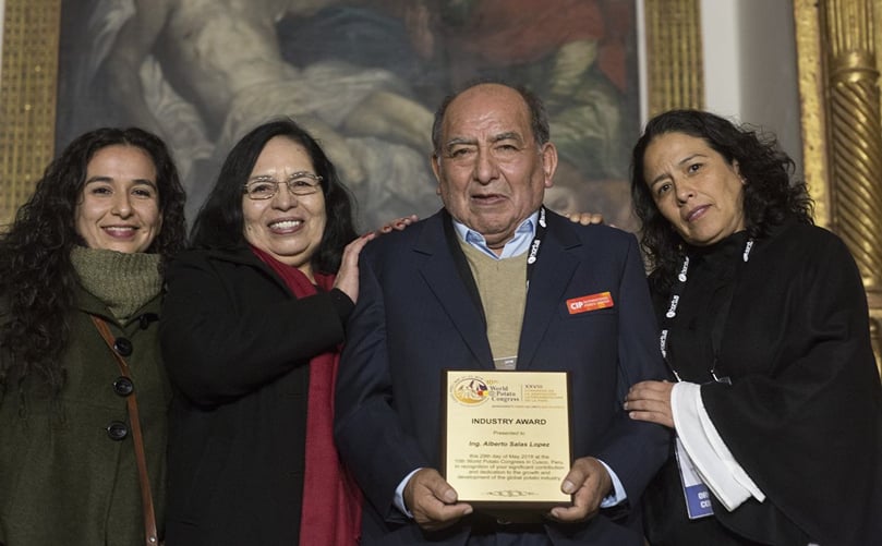 CIP agronomist Alberto Salas was presented with an award for his decades of work collecting samples of the potato’s wild relatives across the Americas for conservation in the CIP Genebank and use by potato breeders. More awards... CIP agronomist Alberto Salas was presented with an award for his decades of work collecting samples of the potato’s wild relatives across the Americas for conservation in the CIP Genebank and use by potato breeders. More awards...