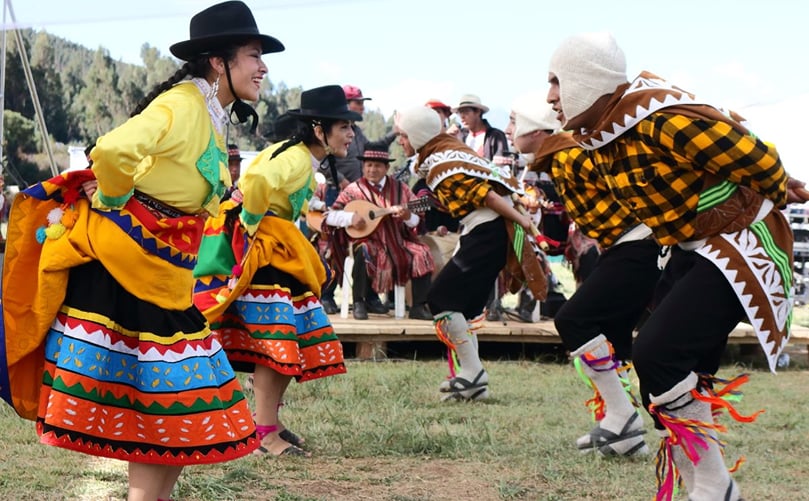 The field days included a traditional “pachmanca” lunch and Andean music and folk dancing. The field days included a traditional “pachmanca” lunch and Andean music and folk dancing.