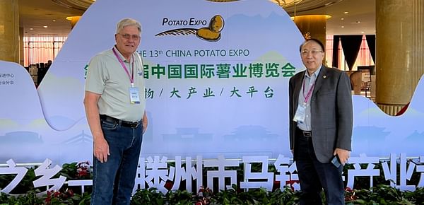 WPC President Peter VanderZaag, and Mr. Xiaoping Lu, WPC International Advisor and retired Director of the CIP-China Centre for Asia and Pacific (CCCAP).