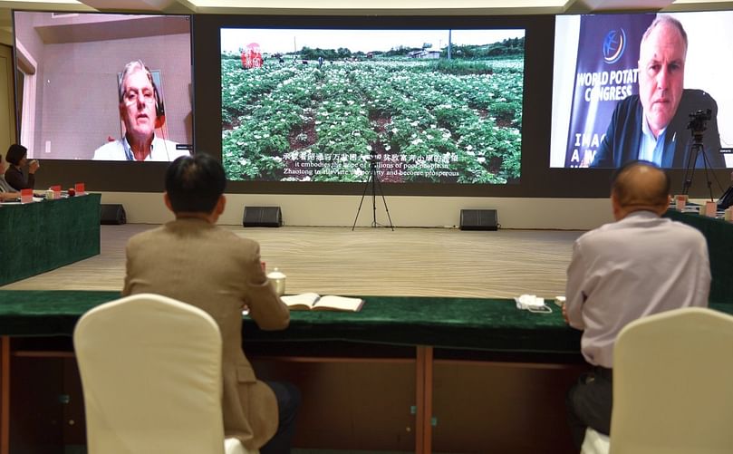 Yang Yalin, Party Secretary of the Zhaotong Municipal CPC Committee spoke at the ceremony. Li Zhiping, Deputy Director of the Foreign Economic Cooperation Center of the Ministry of Agriculture and Rural Affairs also attended the ceremony.