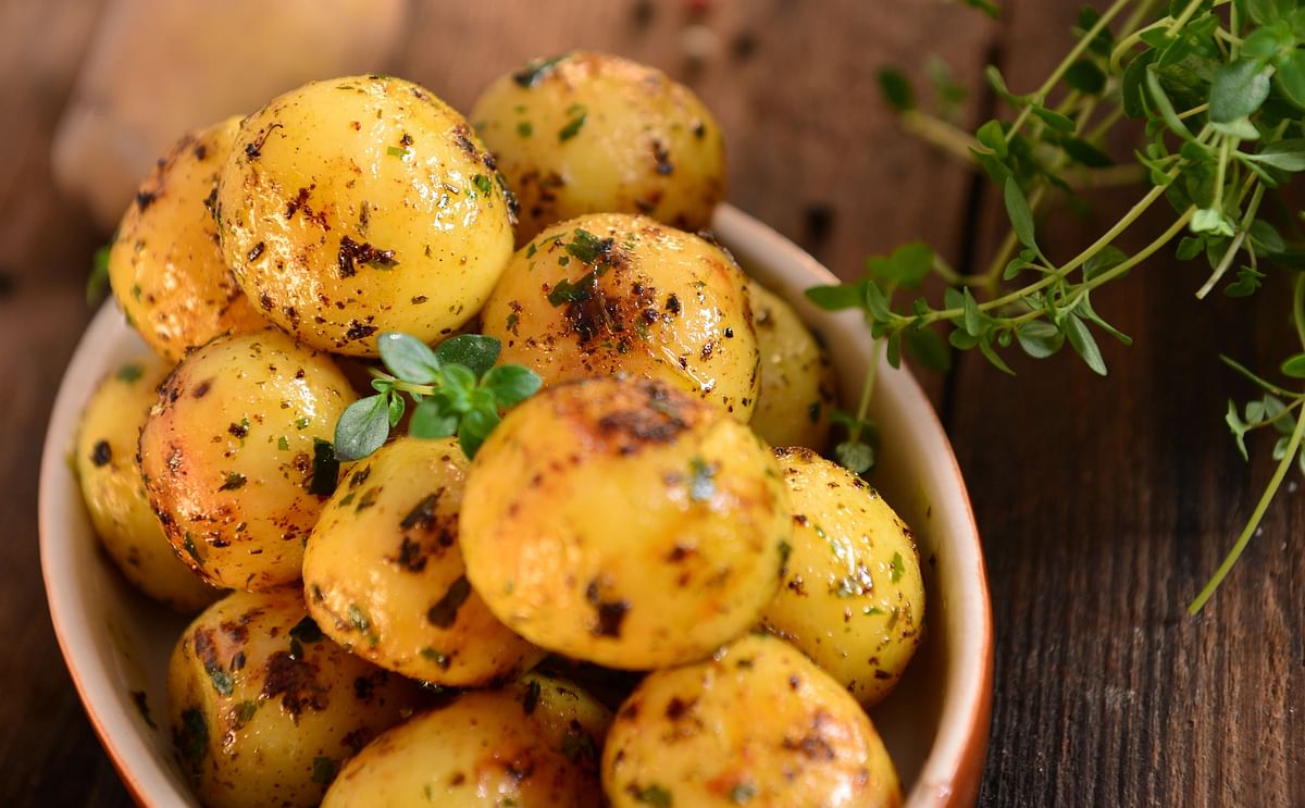Roasted young potatoes